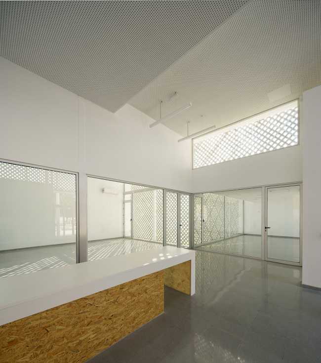 Multipurpose center in Matagorda. A volumetric tetris concept of a clear, compact and organic architecture