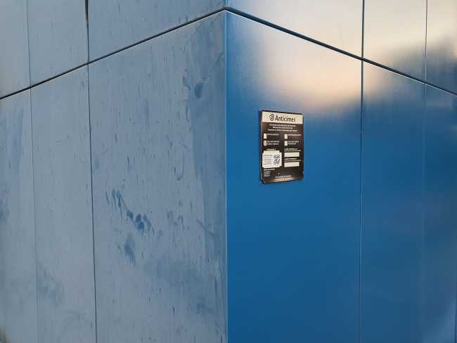 Restyling della facciata di STMicroelectronics. Primer nanotecnologici regalano nuova vita al colore