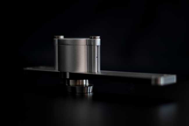 Legno, vetro e grandi aperture. AUAR, un modulo abitativo adibito a ufficio e sala prove