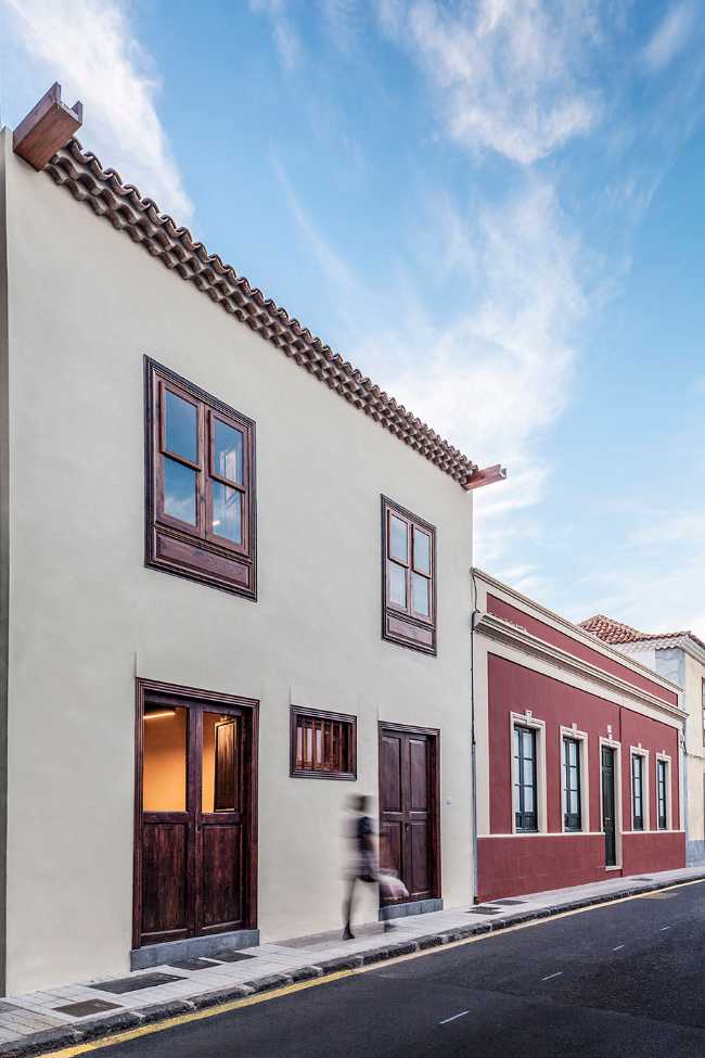 The house Tabares de Cala reclaims its function after decades of neglect