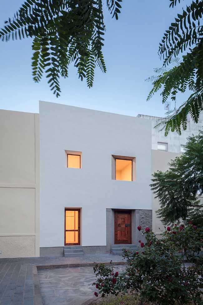 The house Tabares de Cala reclaims its function after decades of neglect