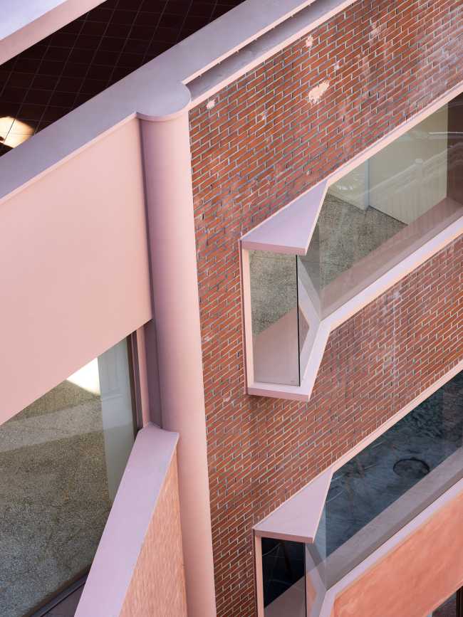 Renovation of the Piknic 2020 Cultural center in Seoul