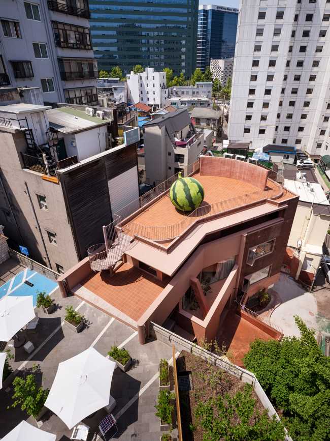 Renovation of the Piknic 2020 Cultural center in Seoul