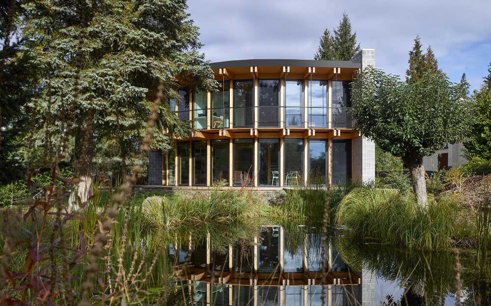 Luz, calor, tierra y agua. Una casa que se abre al sol, reflejo del estilo de vida ecológico de sus habitantes