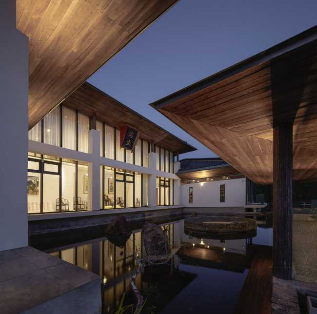 The Fang Zhang Building, an organic unity of form and content. Space inspired by the kong-vacuum concept in order to transcend the mundane