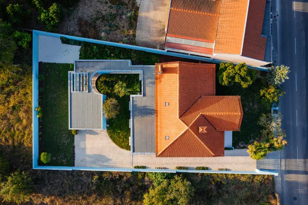 Balancing tradition and modernity: Troviscal House's renovation