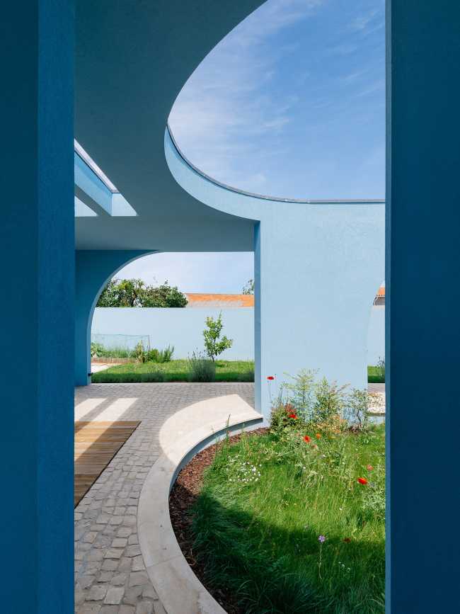 Balancing tradition and modernity: Troviscal House's renovation