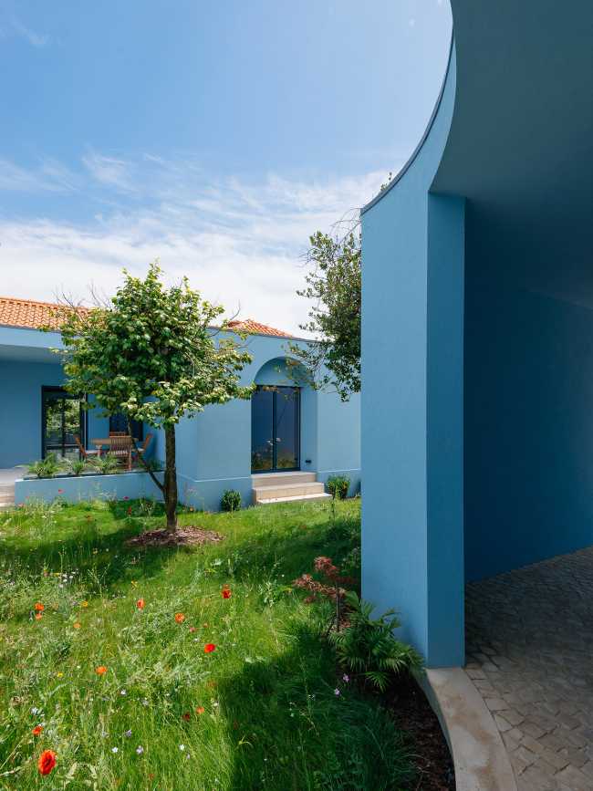 Balancing tradition and modernity: Troviscal House's renovation