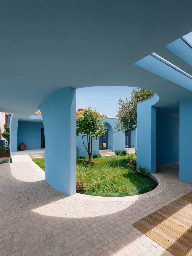 Balancing tradition and modernity: Troviscal House's renovation