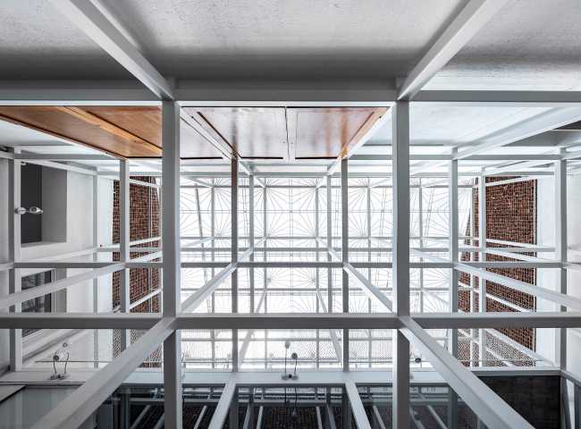 Un échafaudage en acier est un élément majeur de la nouvelle scène de la Maison d'échafaudage