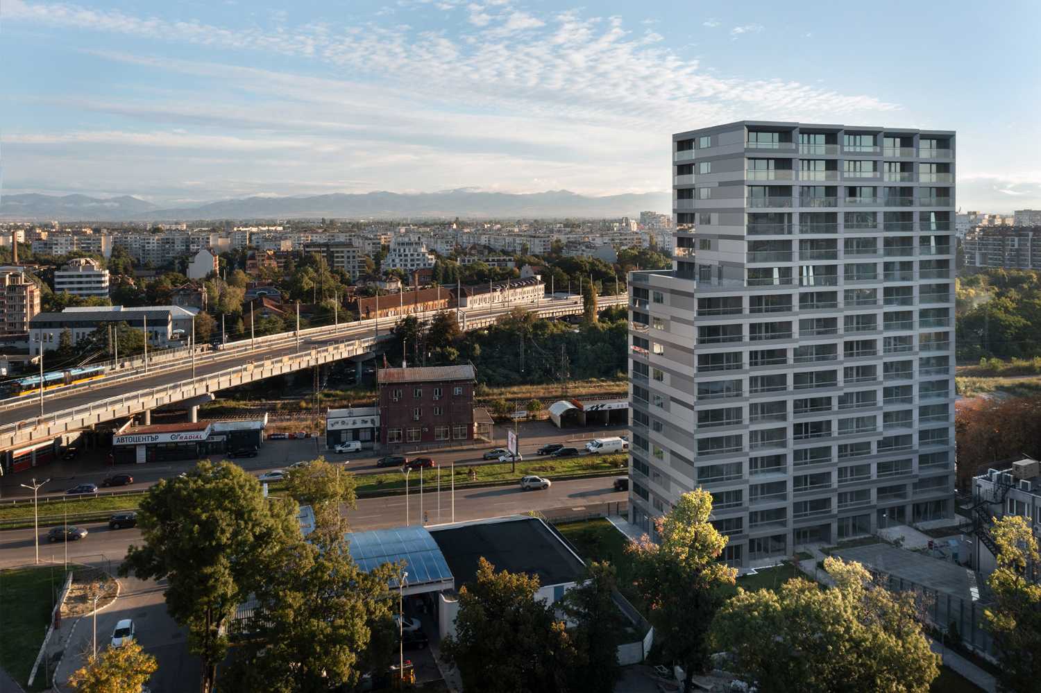 A modern urban house in Infinity Park. Aluminum and glass for pure form, precision of execution and maximum durability