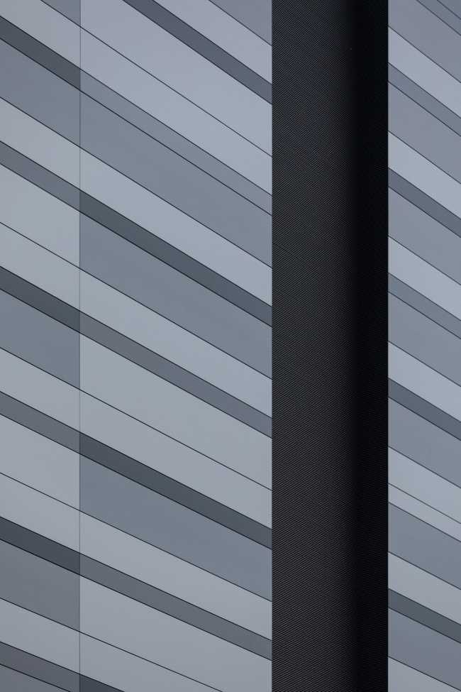 Una moderna casa urbana en Infinity Park. Aluminio y cristal para una forma pura, precisión en la ejecución y máxima durabilidad