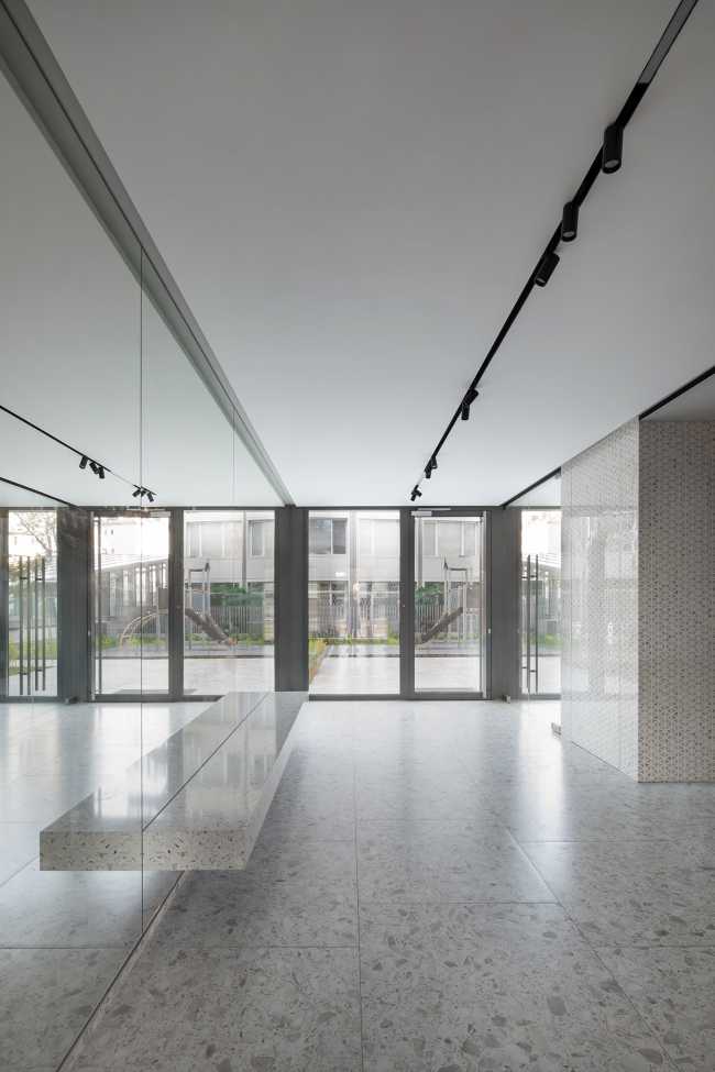 Una moderna casa urbana en Infinity Park. Aluminio y cristal para una forma pura, precisión en la ejecución y máxima durabilidad