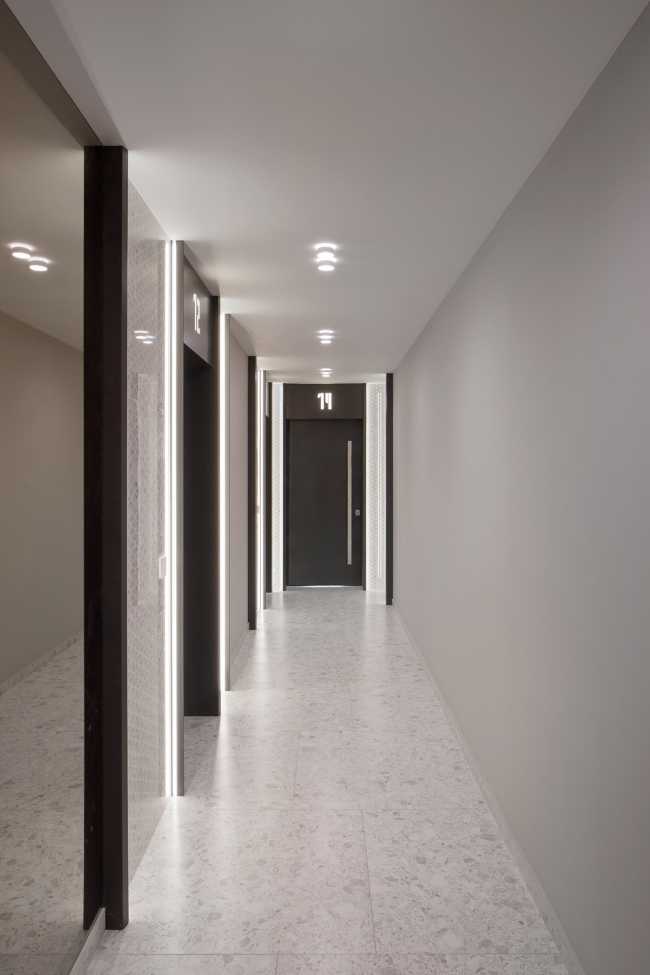 Una moderna casa urbana en Infinity Park. Aluminio y cristal para una forma pura, precisión en la ejecución y máxima durabilidad