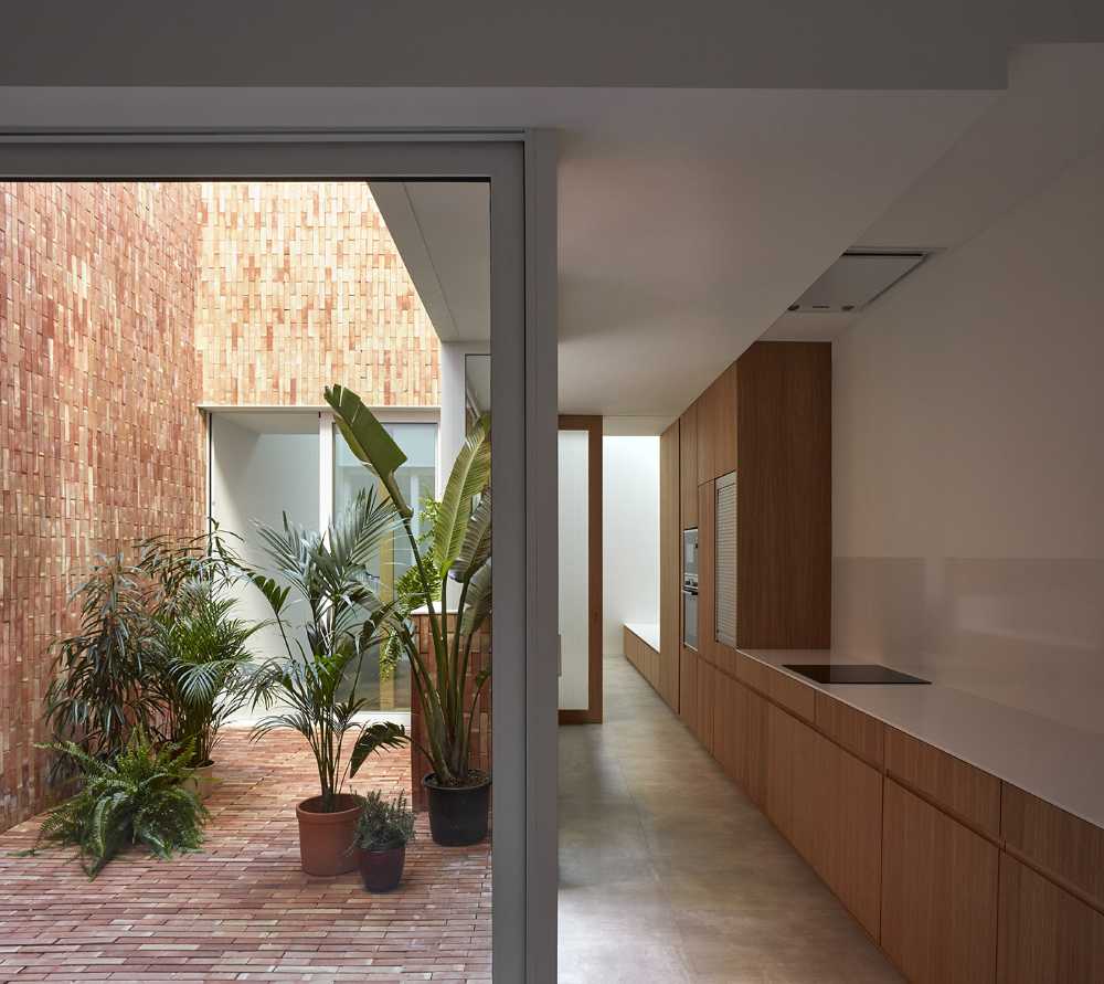 AM House. Some old facade that conceals a residential revival