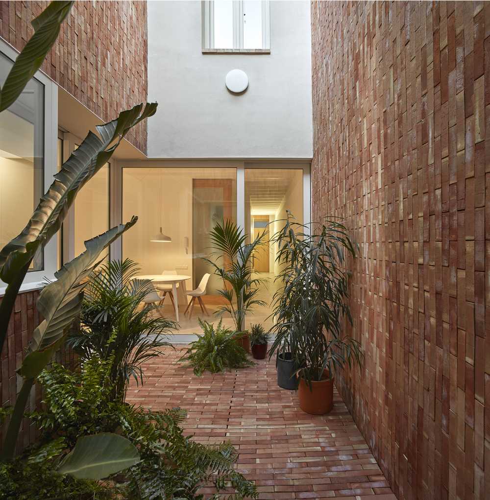 AM House. Some old facade that conceals a residential revival