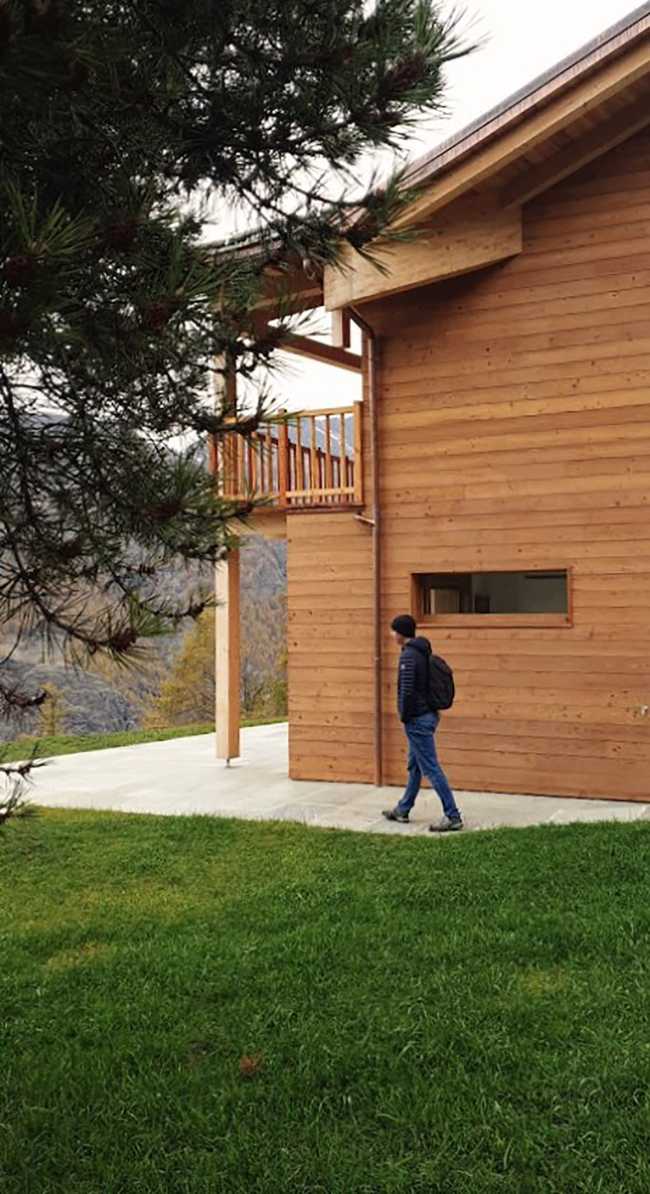 A quest for elegance and passion for an original mountain home model. An alpine villa in Chamois