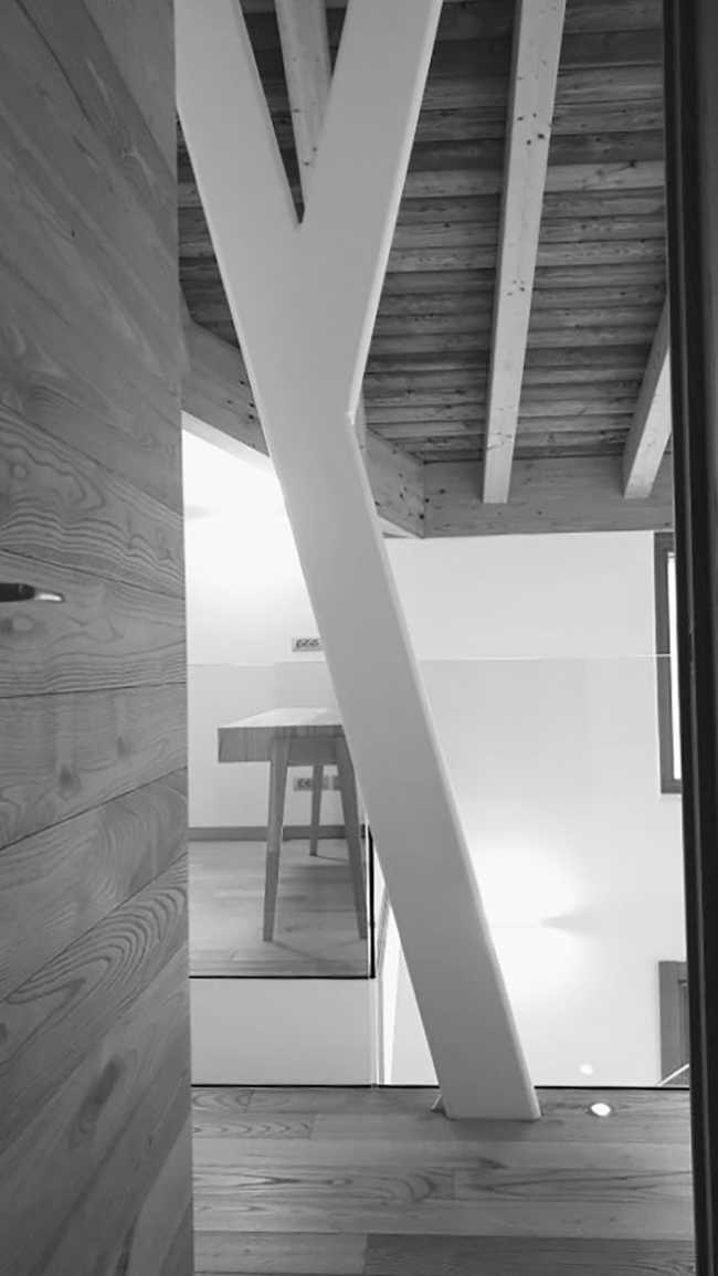 A quest for elegance and passion for an original mountain home model. An alpine villa in Chamois