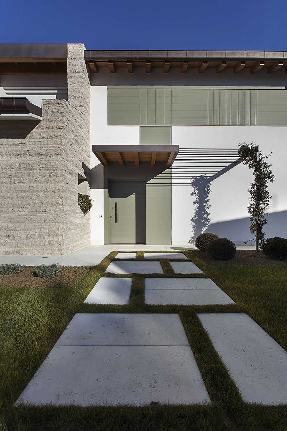 Casa in campagna tra vigneti in Friuli. Reinterpretazione moderna della tradizione