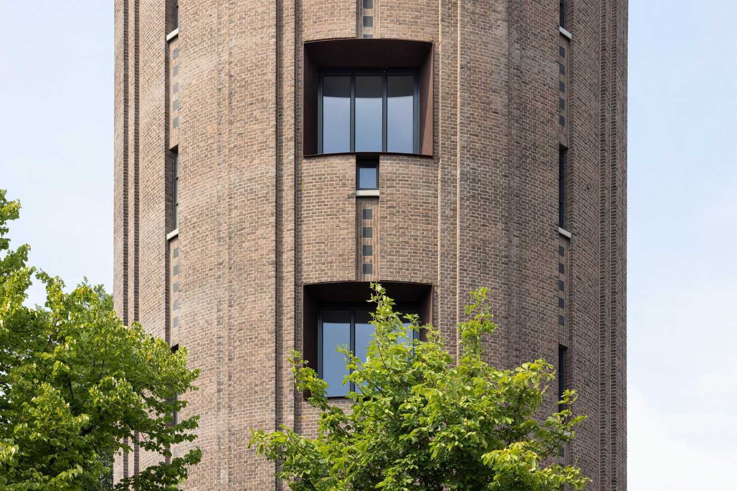 Un fatiscente monumento nazionale si trasforma in residenza esclusiva nel Watertower Utrech