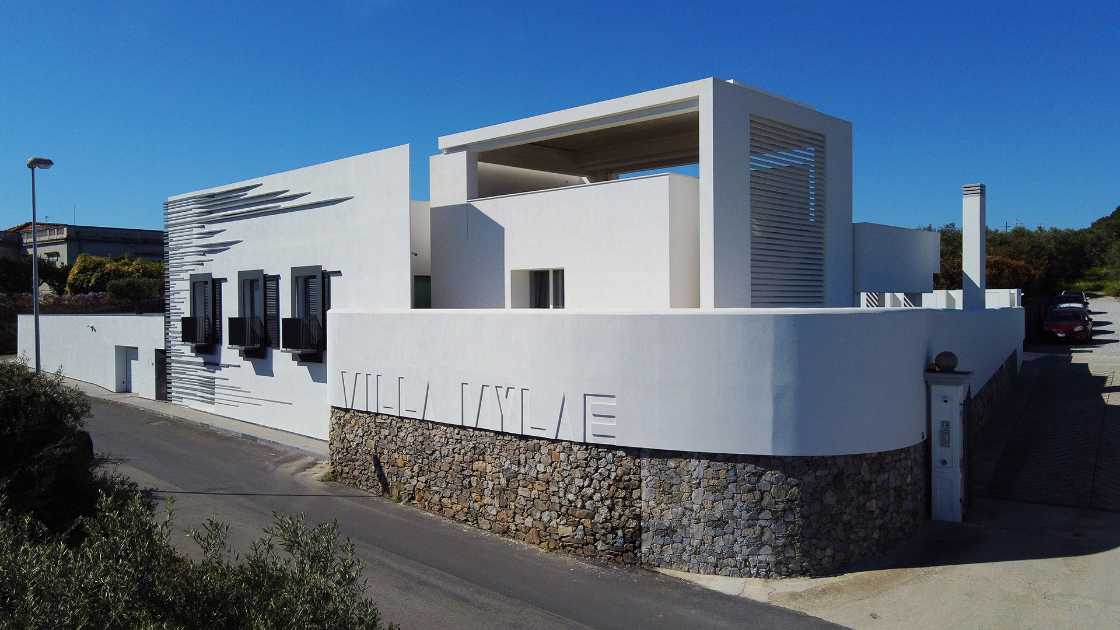 Villa Mylae. The design of a Mediterranean house in the Myth area