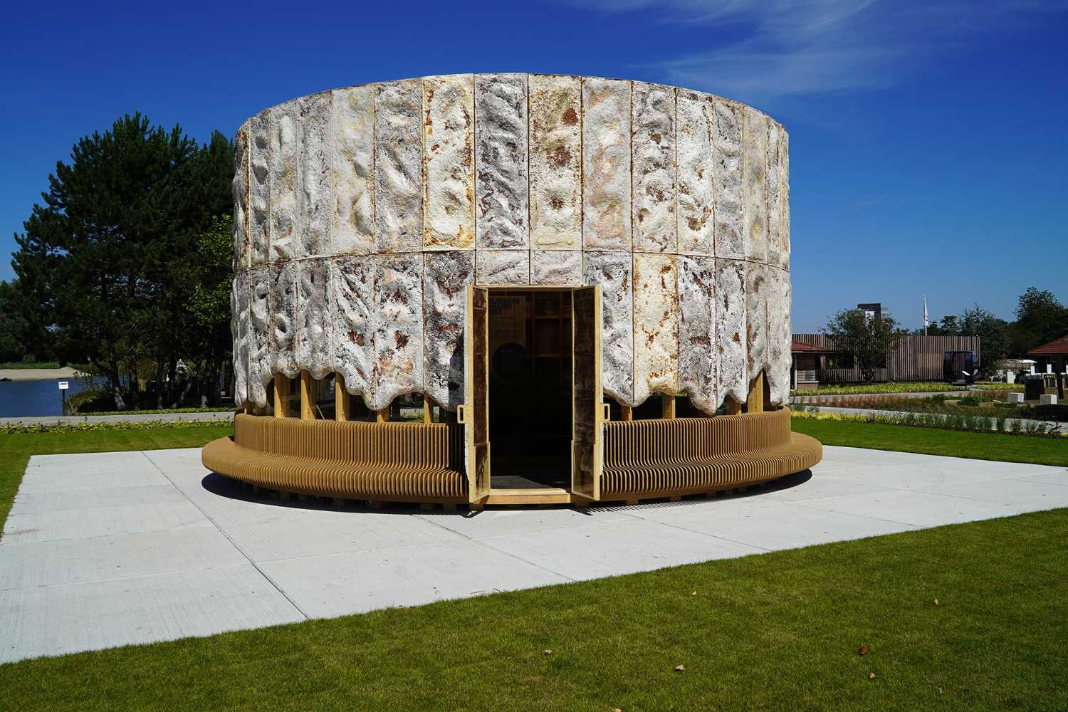 The Growing Pavilion and the new aesthetic of organic materials applied to design