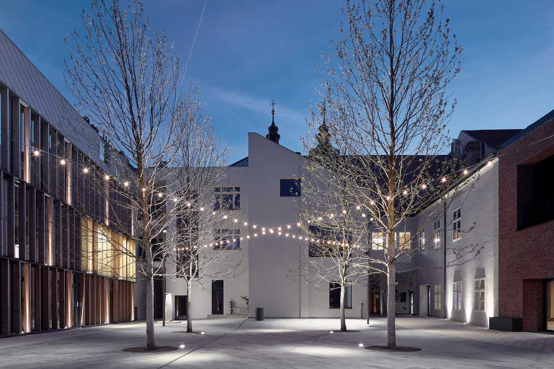 The restoration of the house of Gothic origin and the construction of the new Stefanikova multifunctional building in the Czech Republic