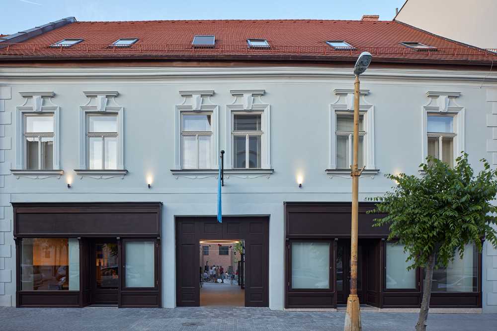 The restoration of the house of Gothic origin and the construction of the new Stefanikova multifunctional building in the Czech Republic
