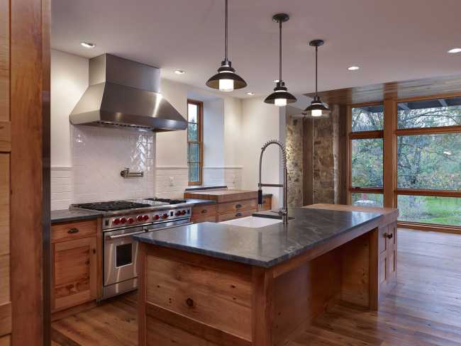 Conversión de un granero de principios del siglo XX en vivienda familiar en Pensilvania