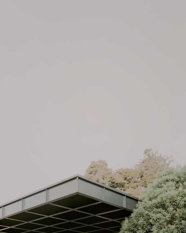 A new roofing for Travettore municipal stadium. A very large spatial joint between the landscape and the playing field