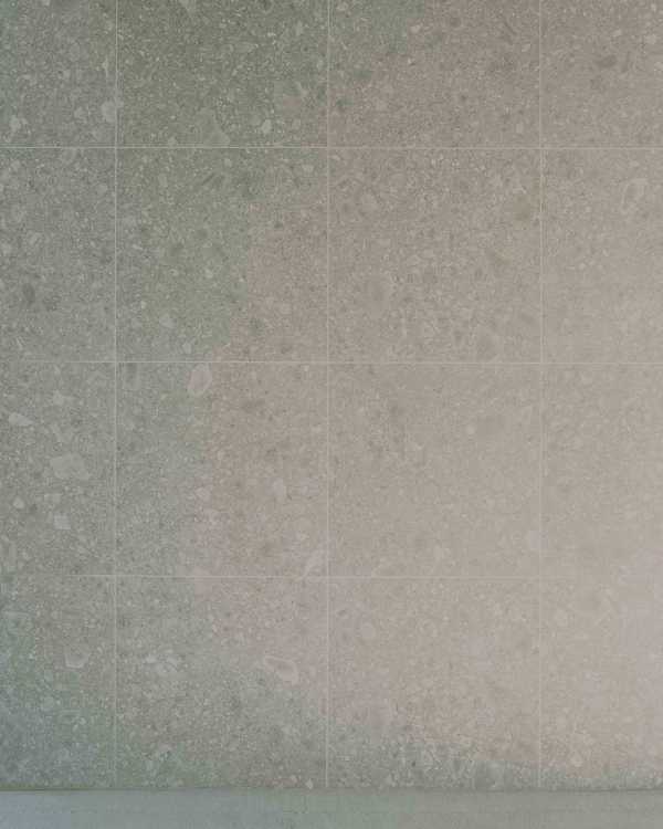 A new roofing for Travettore municipal stadium. A very large spatial joint between the landscape and the playing field