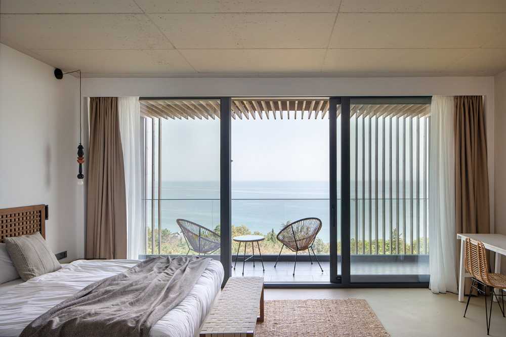 Respeto por el paisaje y difusión de la serenidad para los huéspedes del Umani Hotel con vistas al Mar Negro