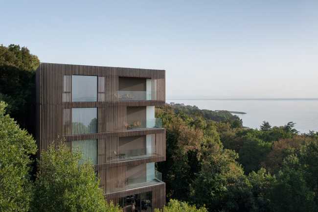 Respect du paysage et infusion de sérénité pour les hôtes de l'Umani Hotel donnant sur la mer Noire