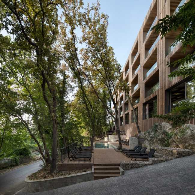 Respect du paysage et infusion de sérénité pour les hôtes de l'Umani Hotel donnant sur la mer Noire