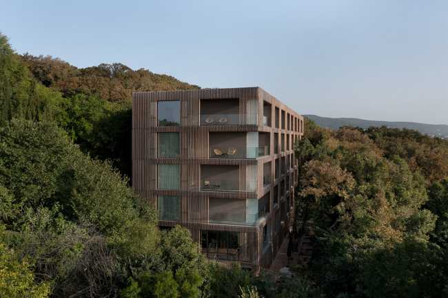 Respect du paysage et infusion de sérénité pour les hôtes de l'Umani Hotel donnant sur la mer Noire
