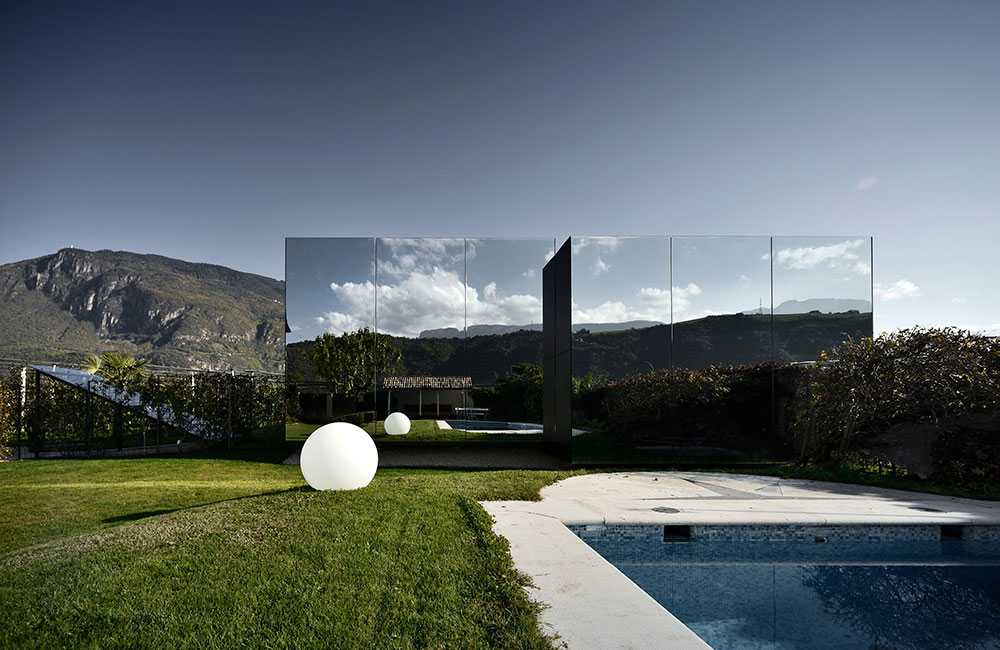 A contemporary and exclusive vacation in South Tyrol's Mirror Houses