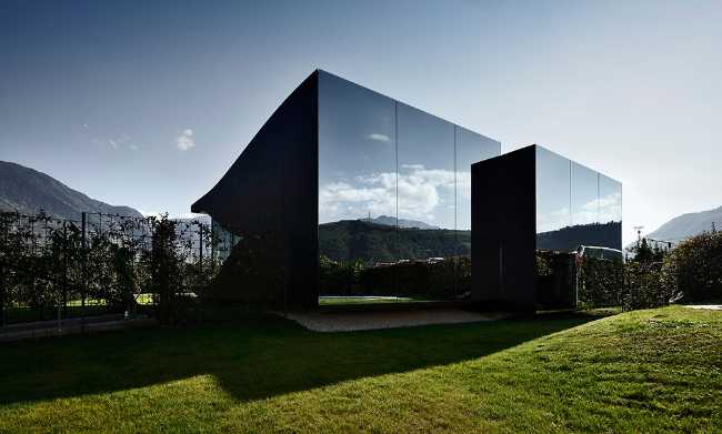 A contemporary and exclusive vacation in South Tyrol's Mirror Houses