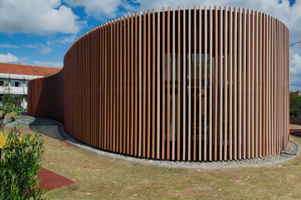 Guardería Terra Membrane. Naturaleza y arquitectura se funden en una forma orgánica