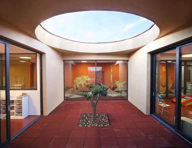 Guardería Terra Membrane. Naturaleza y arquitectura se funden en una forma orgánica