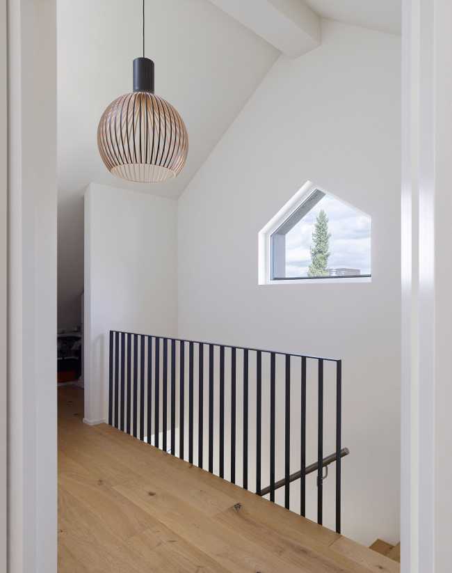 SWISSHOUSE XXXVI is located near Basel. Concrete sheets are pointing toward an unexpected experience of space