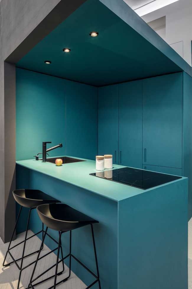 Casa tre Prismi. Gioco di matriosche spaziali in una progressione di intimità e inattesi punti di vista