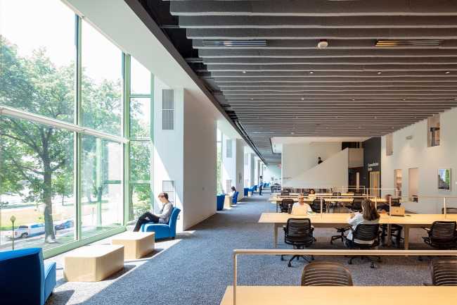 Reconception de la bibliothèque Hayden au MIT. Un espace d'apprentissage dynamique et inclusif.