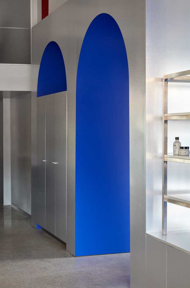 the-new-interiors-of-circles-of-hair-hair-salon-a-unique-aesthetic