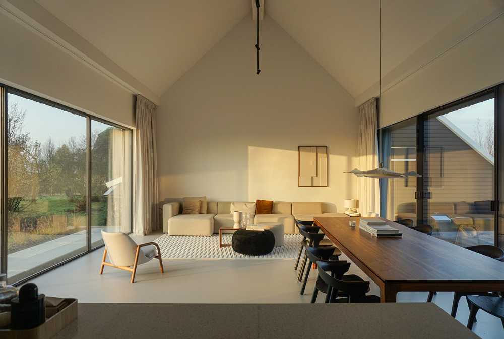 Tranquillità, ampiezza e panorama nella House B7 in zinco e legno