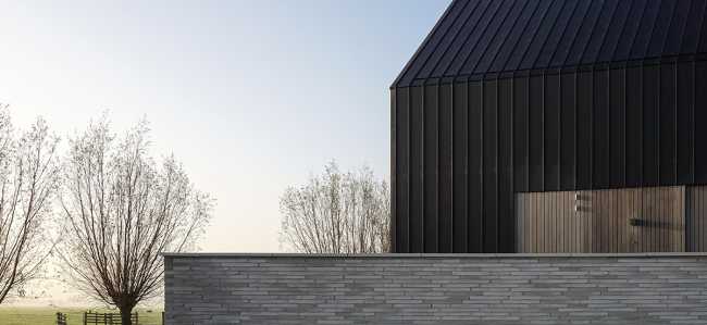 Tranquility, spaciousness and views in House B7 made of zinc and wood