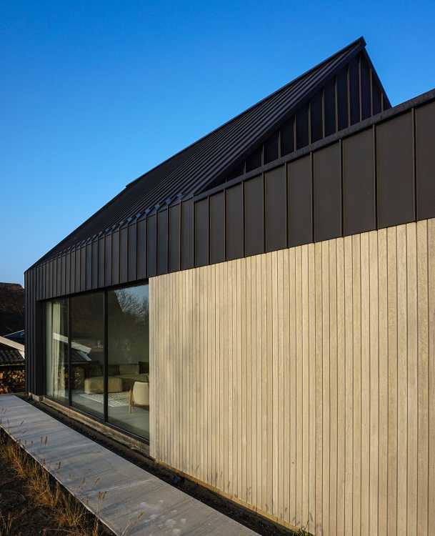 Tranquility, spaciousness and views in House B7 made of zinc and wood