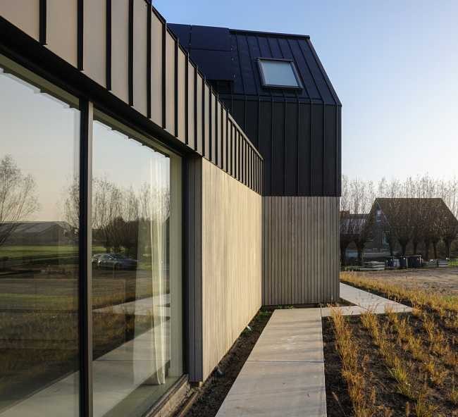 Tranquility, spaciousness and views in House B7 made of zinc and wood