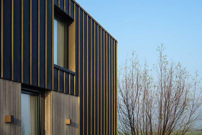Tranquility, spaciousness and views in House B7 made of zinc and wood