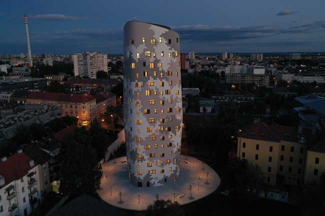 MORpH. Forma fluida y volumen variable para el alojamiento de la academia militar croata