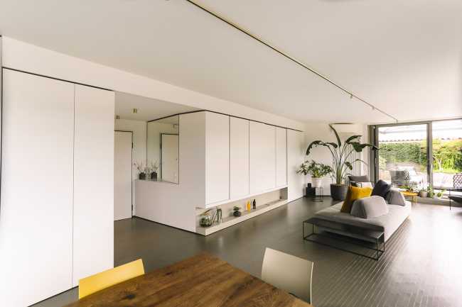 The penthouse unit with the city inside. An extroverted penthouse in a historic building in Bologna